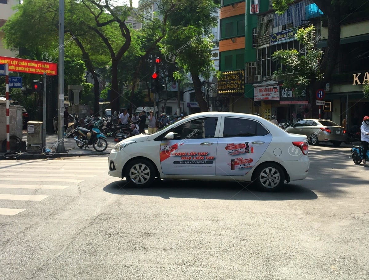 Dán quảng cáo trên ô tô tại Hà Nội
