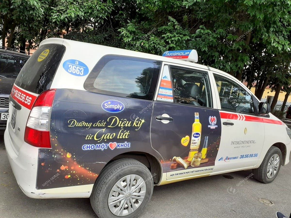 Dầu gạo Simply quảng cáo trên xe taxi Group tại Hà Nội
