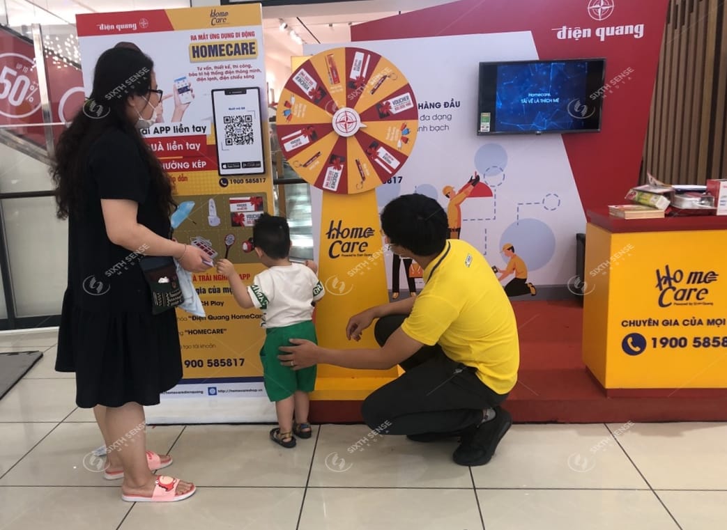 Điện Quang tổ chức activation tại siêu thị và TTTM
