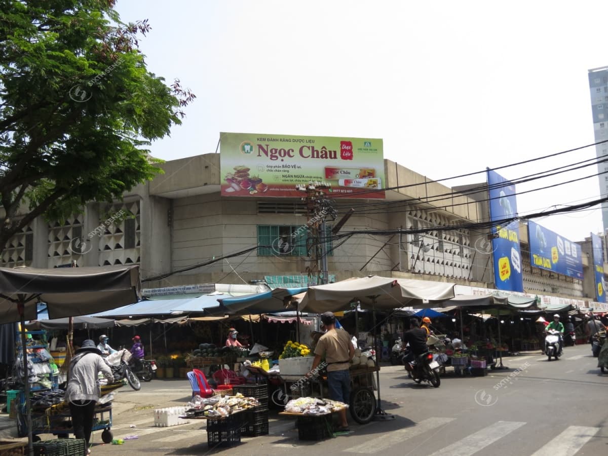Kem đánh răng Ngọc Châu triển khai quảng cáo biển chợ tại TPHCM