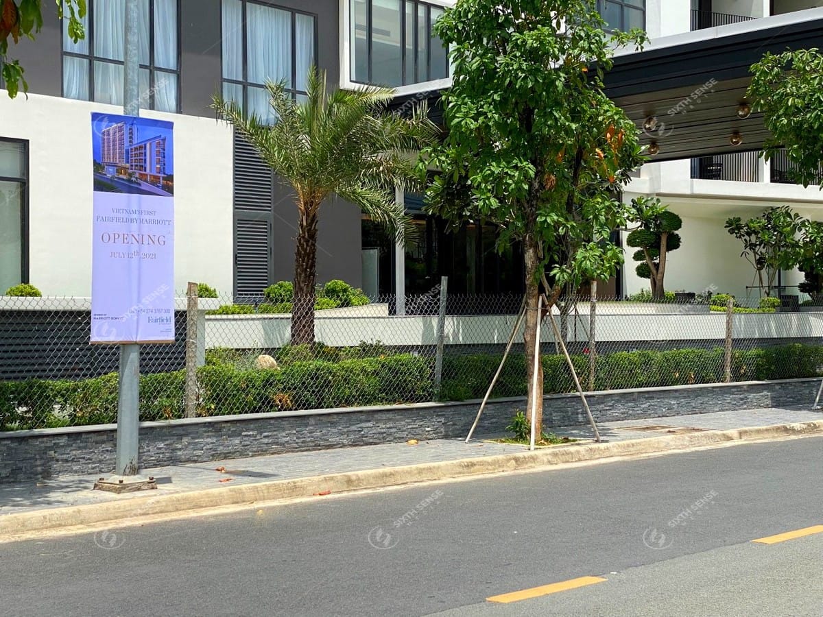 Treo băng rôn khai trương khách sạn Fairfield by Marriott Bình Dương