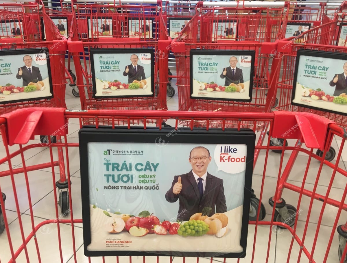 K-Food triển khai quảng cáo trên xe đẩy tại siêu thị Lotte Mart