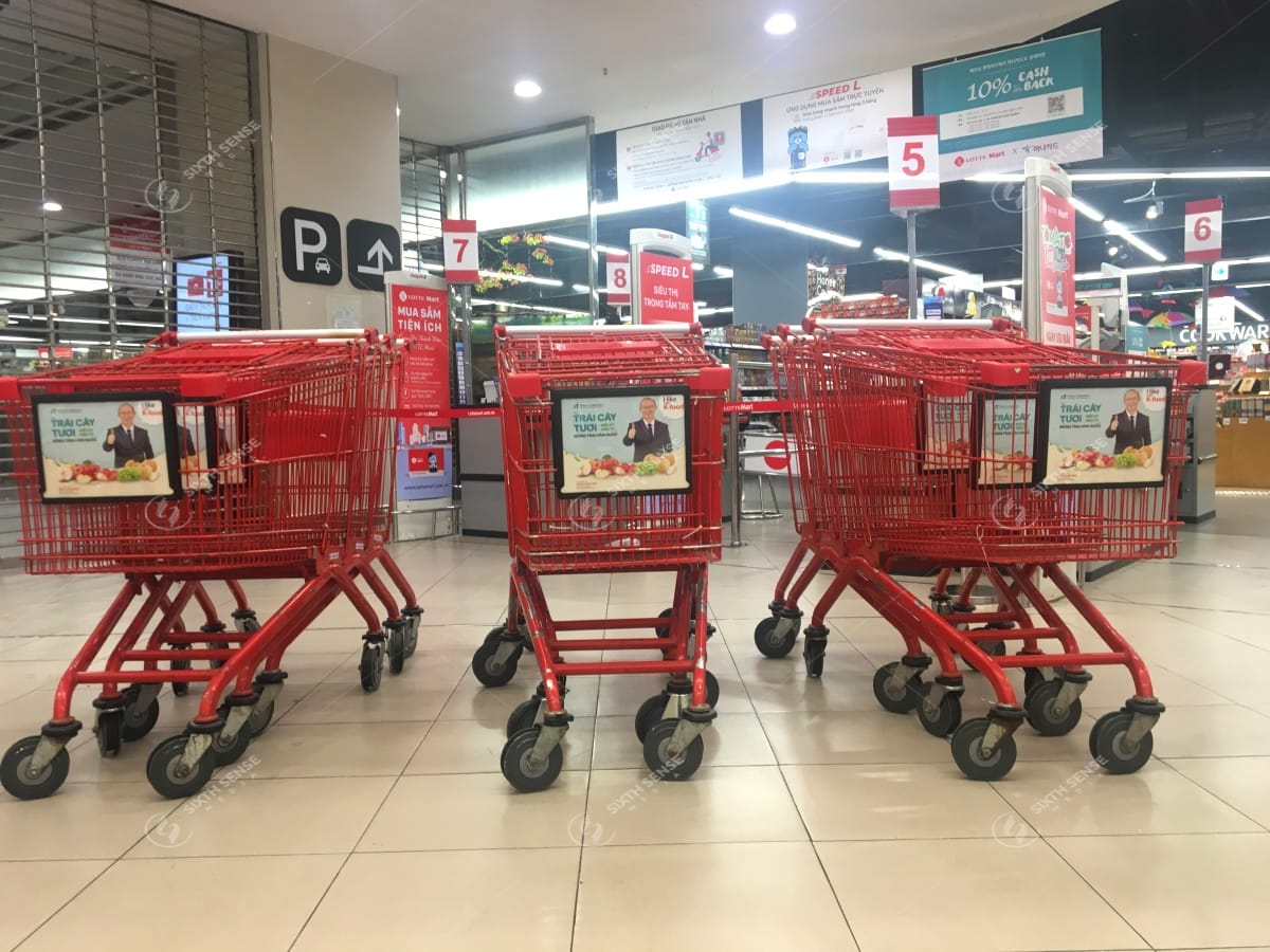 K-Food triển khai quảng cáo trên xe đẩy tại siêu thị Lotte Mart