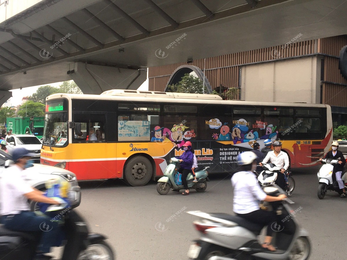 Dự án quảng cáo xe bus tại Hà Nội của Học viện Monster Lab