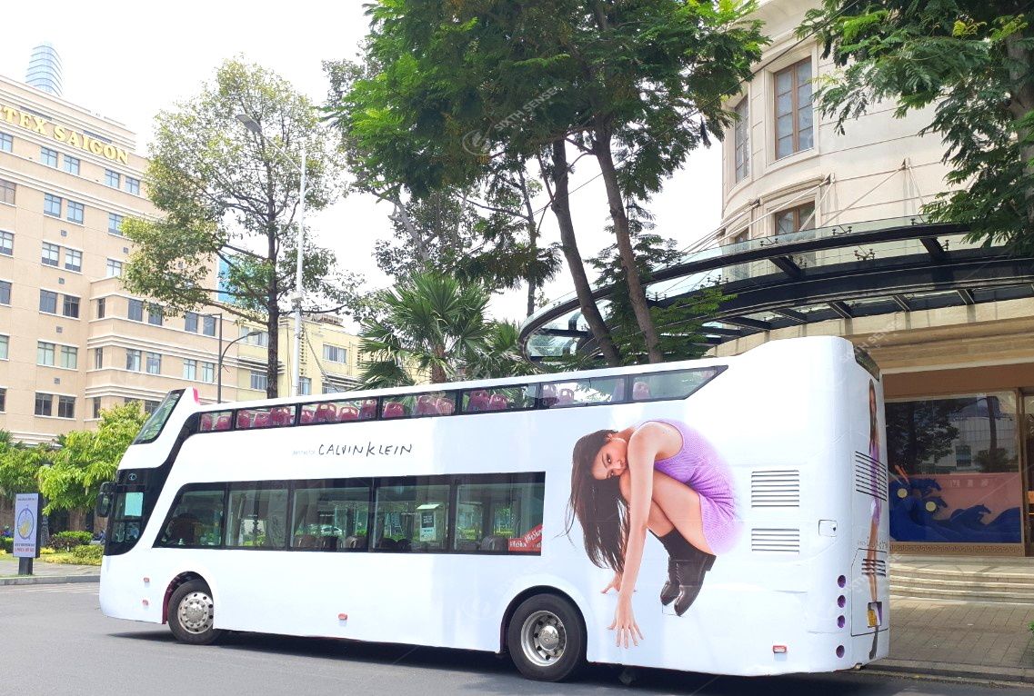 Roadshow xe bus 2 tầng quảng bá về BST Calvin Klein X Jennie